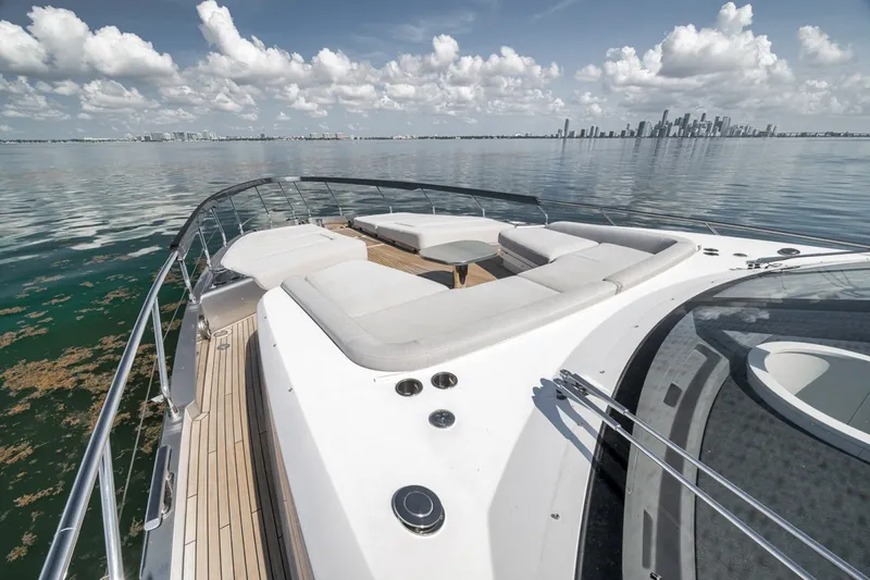 Slide: The Image of Azimut S8 2024 - 7821283