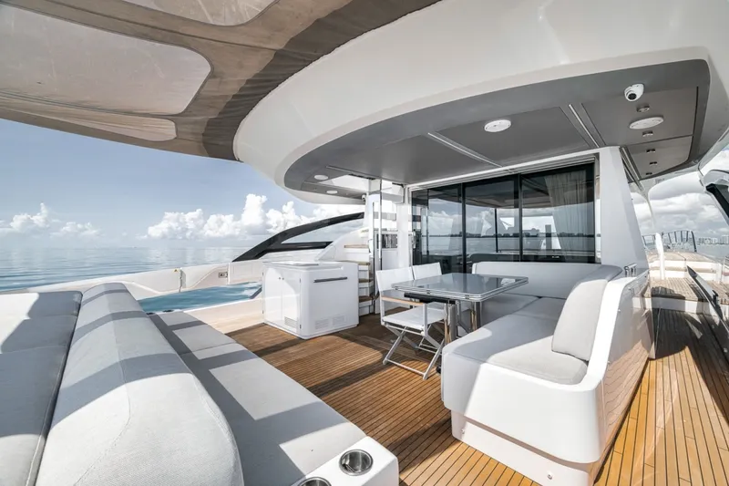 Slide: The Image of Azimut S8 2024 - 7821284