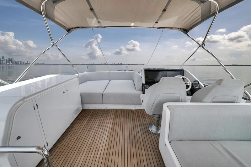 Slide: The Image of Azimut S8 2024 - 7821276