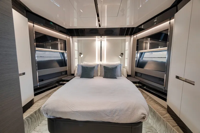 Slide: The Image of Azimut S8 2024 - 7821316