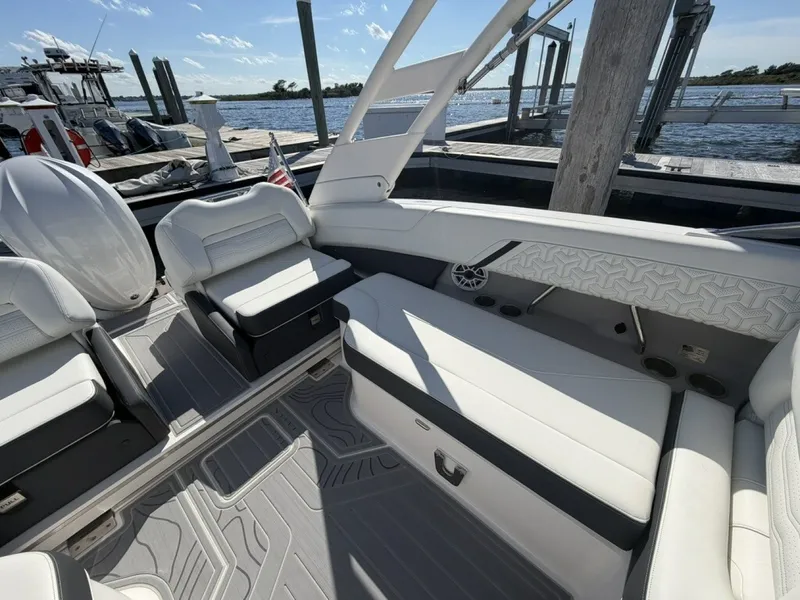 Slide: The Image of Regal LX6 2024 - 7821312