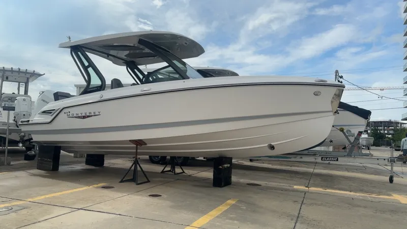 The Image of Monterey Elite 25 OB 2027 - undefined