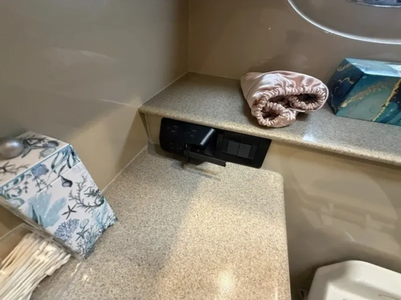 Slide: The Image of Bathroom 110 v receptacle - 7821997