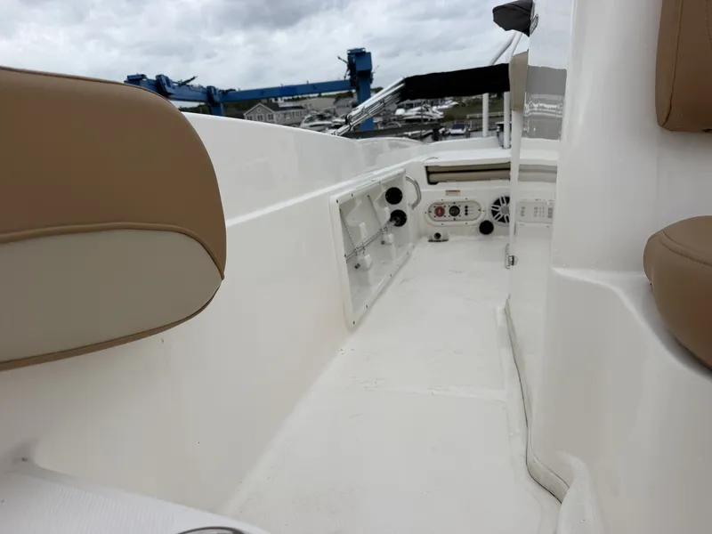 Slide: The Image of NauticStar 211 Hybrid 2023 - 7822174