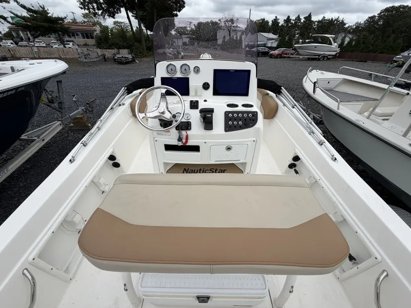 Slide: The Image of NauticStar 211 Hybrid 2023 - 7822177