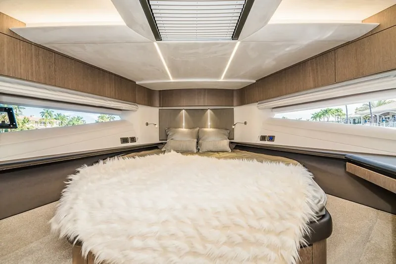 Slide: The Image of Galeon 680 FLY 2025 - 7822444