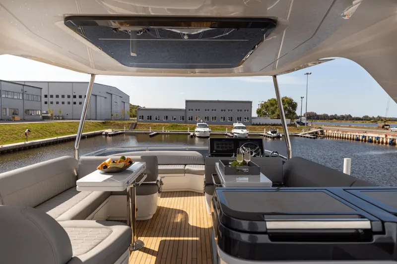 Slide: The Image of Galeon 560 FLY 2027 - 7822538