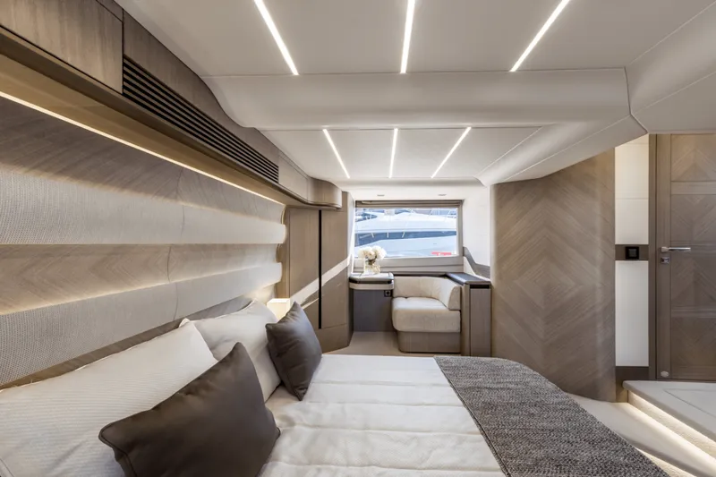 Slide: The Image of Galeon 560 FLY 2027 - 7822502