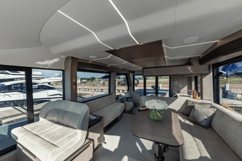 Slide: The Image of Galeon 560 FLY 2027 - 7822489