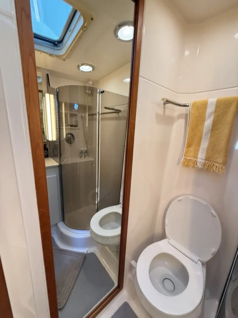 Slide: The Image of Tiara 43 2000 - 7830388