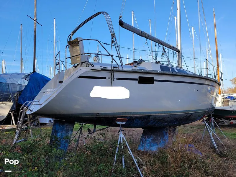 Slide: The Image of Hunter 30 1989 - 11562270