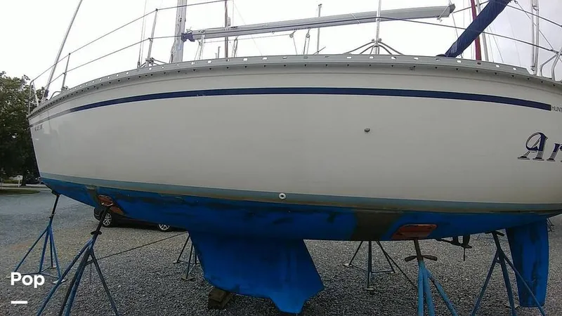 Slide: The Image of Hunter 30 1989 - 11241081