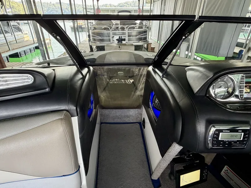Slide: The Image of Malibu Wakesetter 247 LSV 2011 - 7824734