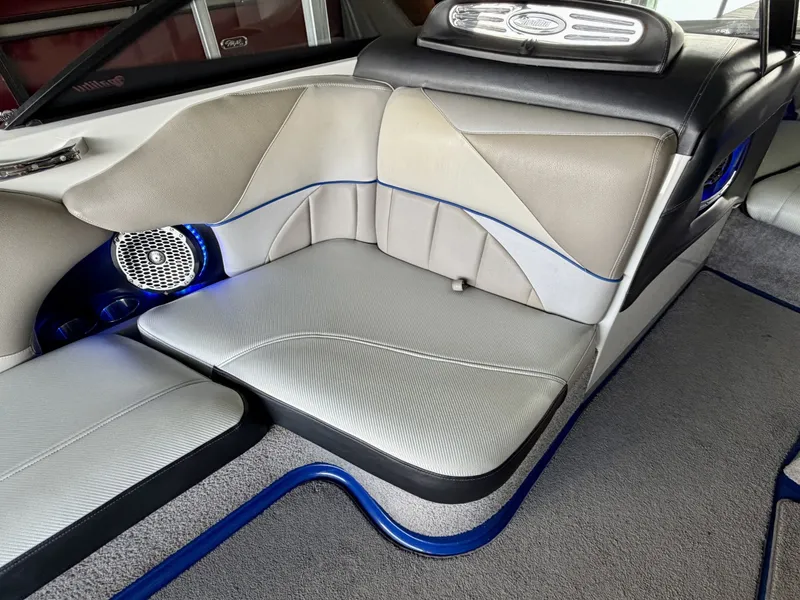 Slide: The Image of Malibu Wakesetter 247 LSV 2011 - 7824729