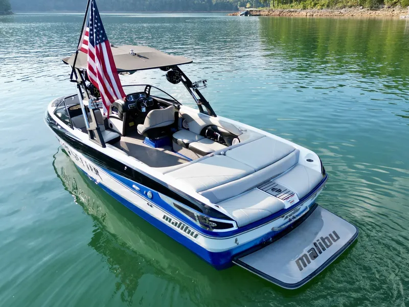 Slide: The Image of Malibu Wakesetter 247 LSV 2011 - 7824681