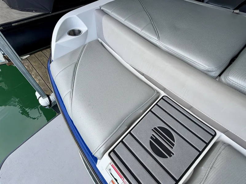 Slide: The Image of Malibu Wakesetter 247 LSV 2011 - 7824788