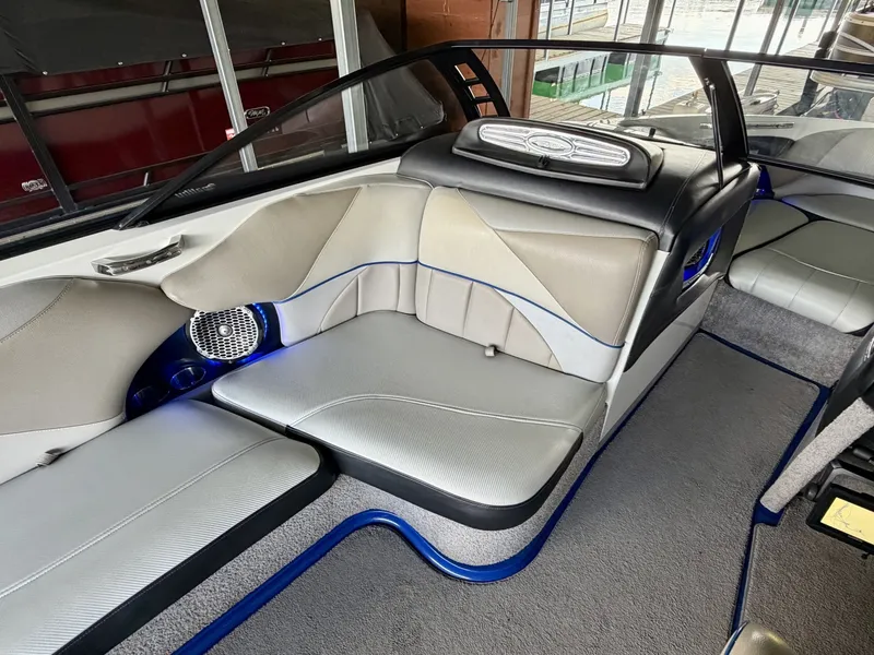 Slide: The Image of Malibu Wakesetter 247 LSV 2011 - 7824726