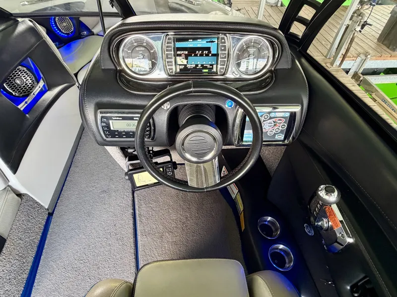 Slide: The Image of Malibu Wakesetter 247 LSV 2011 - 7824710
