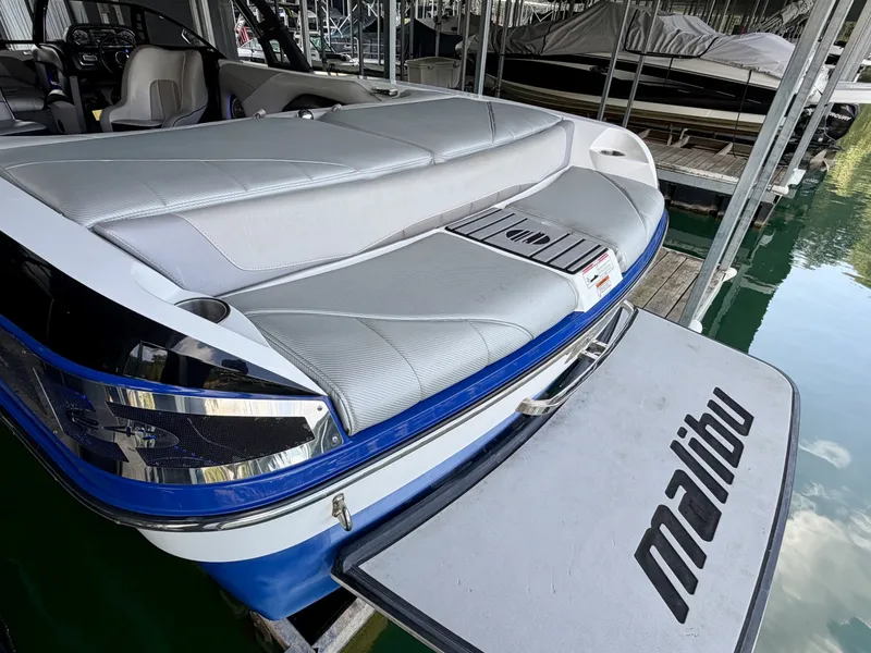 Slide: The Image of Malibu Wakesetter 247 LSV 2011 - 7824694