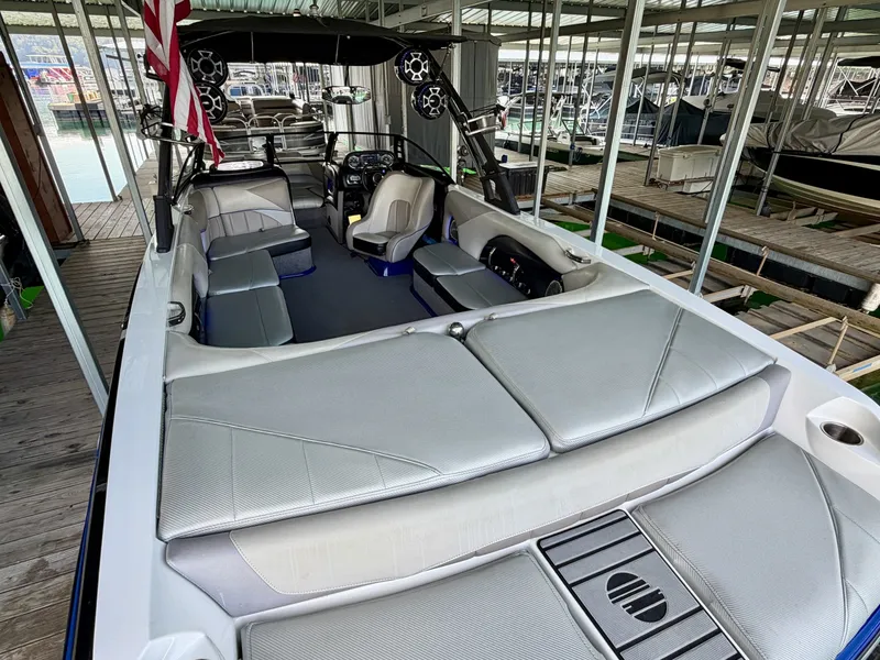 Slide: The Image of Malibu Wakesetter 247 LSV 2011 - 7824697