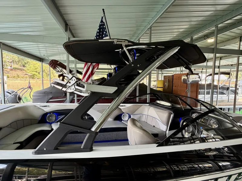 Slide: The Image of Malibu Wakesetter 247 LSV 2011 - 7824756