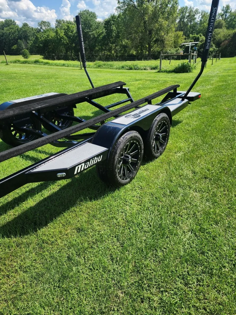 Slide: The Image of Malibu Wakesetter 247 LSV 2011 - 7824887