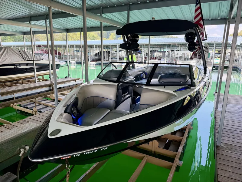 Slide: The Image of Malibu Wakesetter 247 LSV 2011 - 7824691
