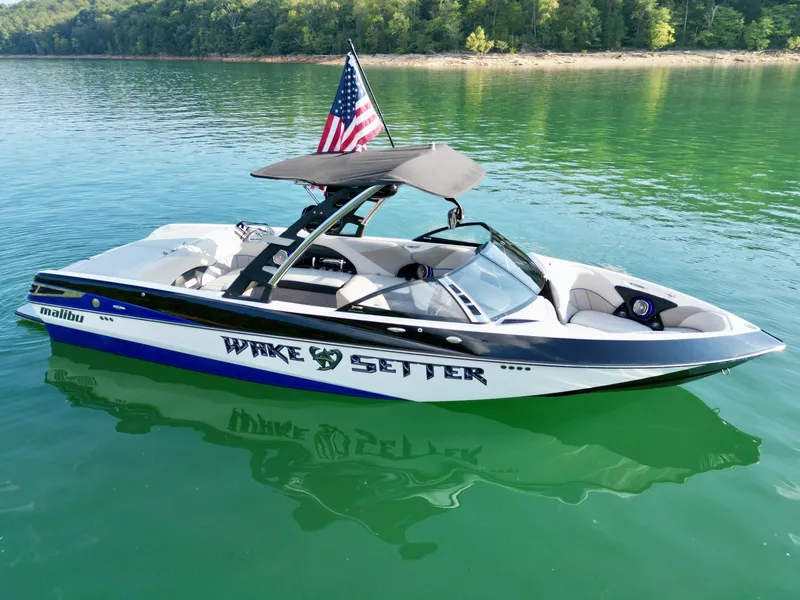 Slide: The Image of Malibu Wakesetter 247 LSV 2011 - 7824673