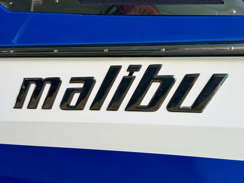 Slide: The Image of Malibu Wakesetter 247 LSV 2011 - 7824893