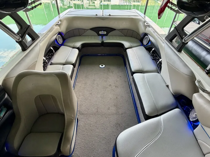 Slide: The Image of Malibu Wakesetter 247 LSV 2011 - 7824759