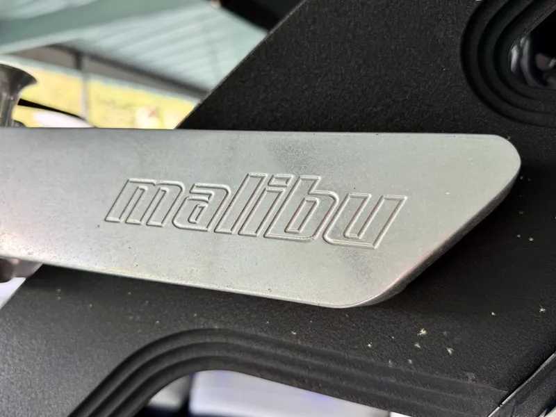 Slide: The Image of Malibu Wakesetter 247 LSV 2011 - 7824897
