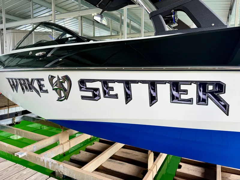 Slide: The Image of Malibu Wakesetter 247 LSV 2011 - 7824894