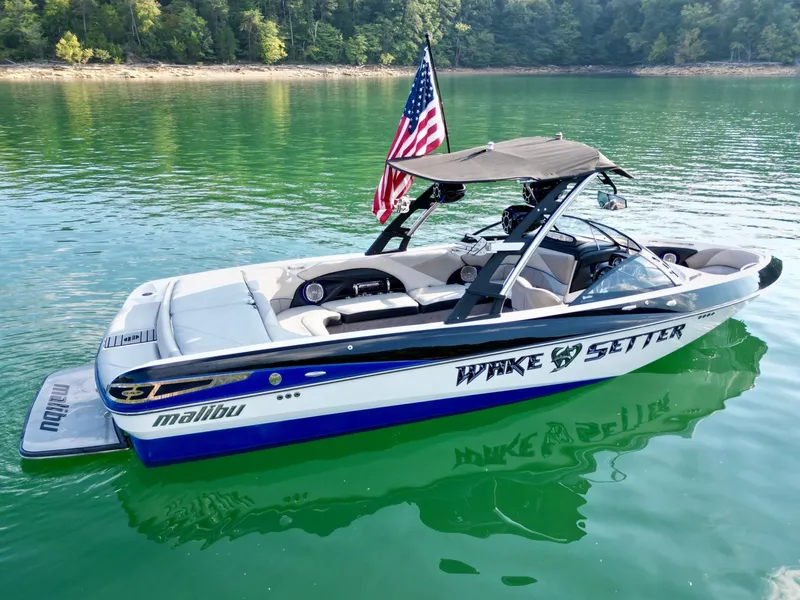 Slide: The Image of Malibu Wakesetter 247 LSV 2011 - 7824684