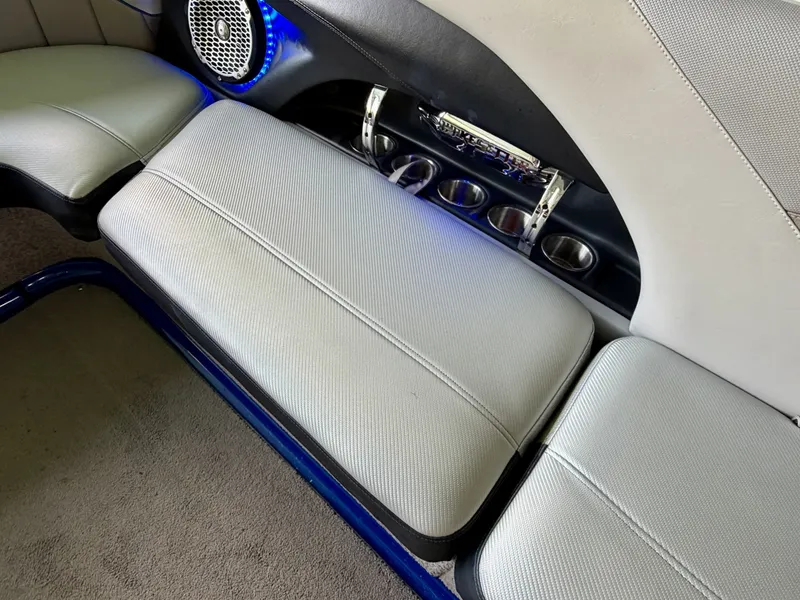 Slide: The Image of Malibu Wakesetter 247 LSV 2011 - 7824762