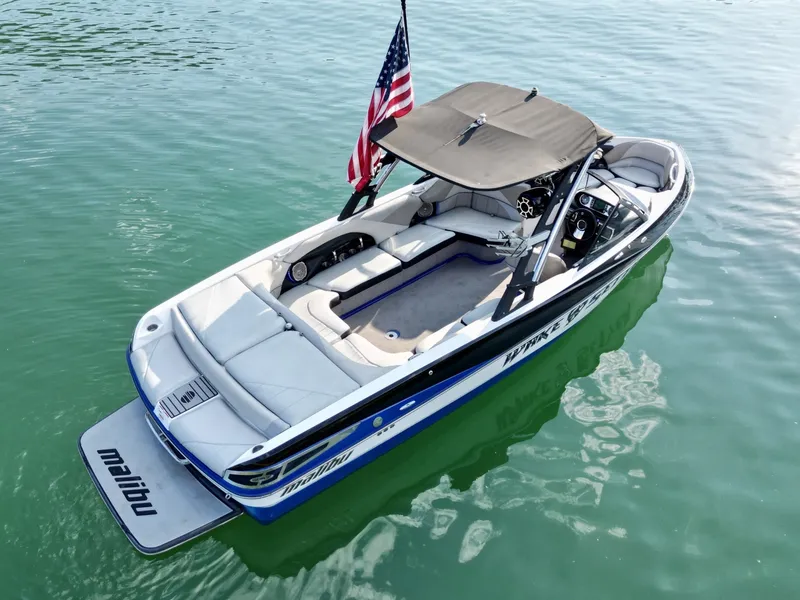 Slide: The Image of Malibu Wakesetter 247 LSV 2011 - 7824669