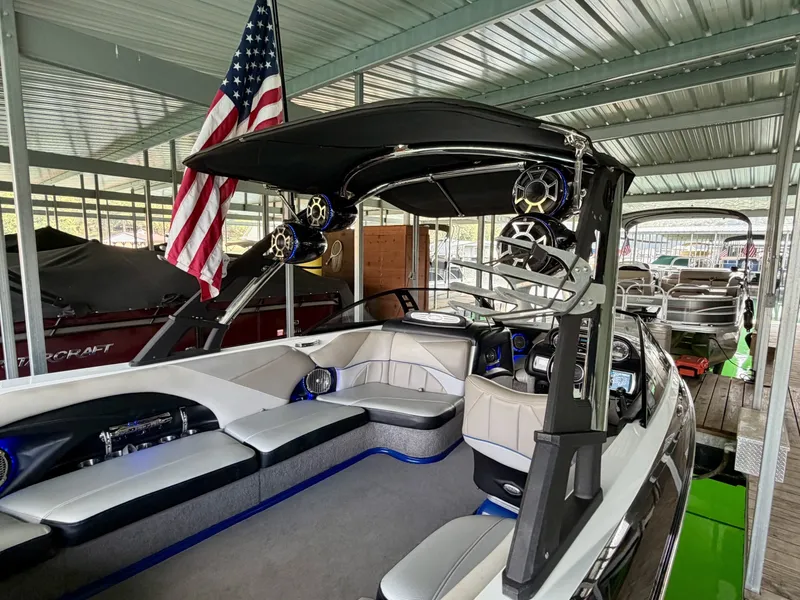 Slide: The Image of Malibu Wakesetter 247 LSV 2011 - 7824755