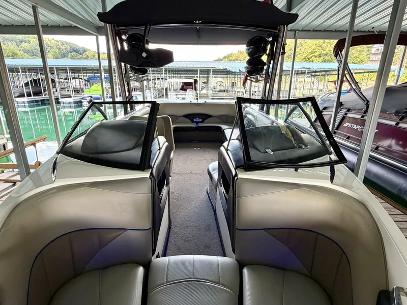 Slide: The Image of Malibu Wakesetter 247 LSV 2011 - 7824740