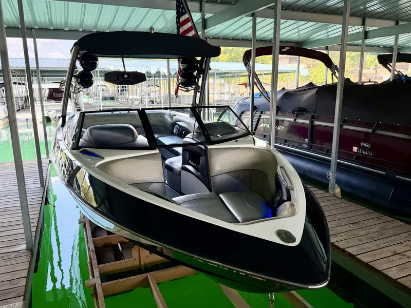 Slide: The Image of Malibu Wakesetter 247 LSV 2011 - 7824690