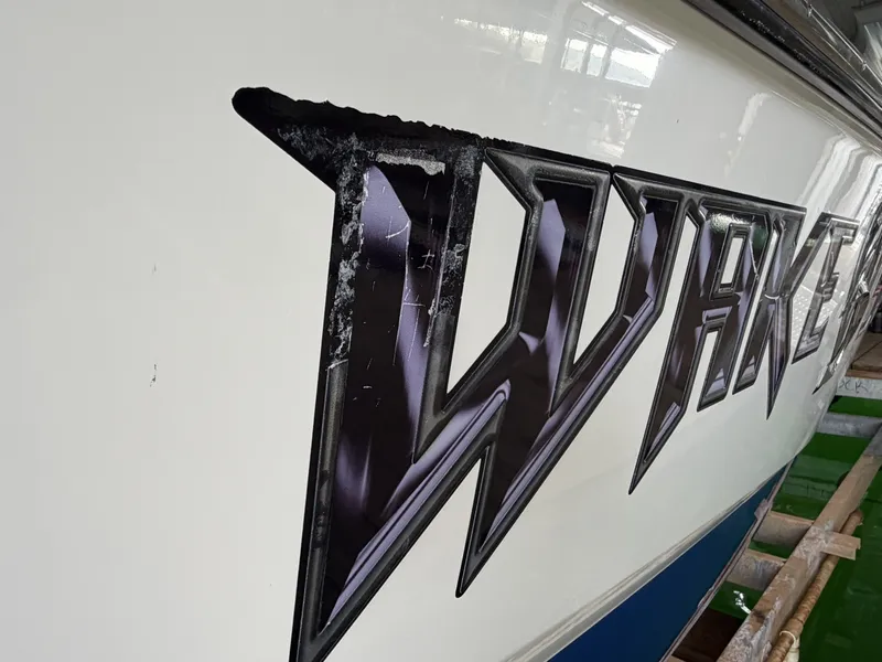 Slide: The Image of Malibu Wakesetter 247 LSV 2011 - 7824817