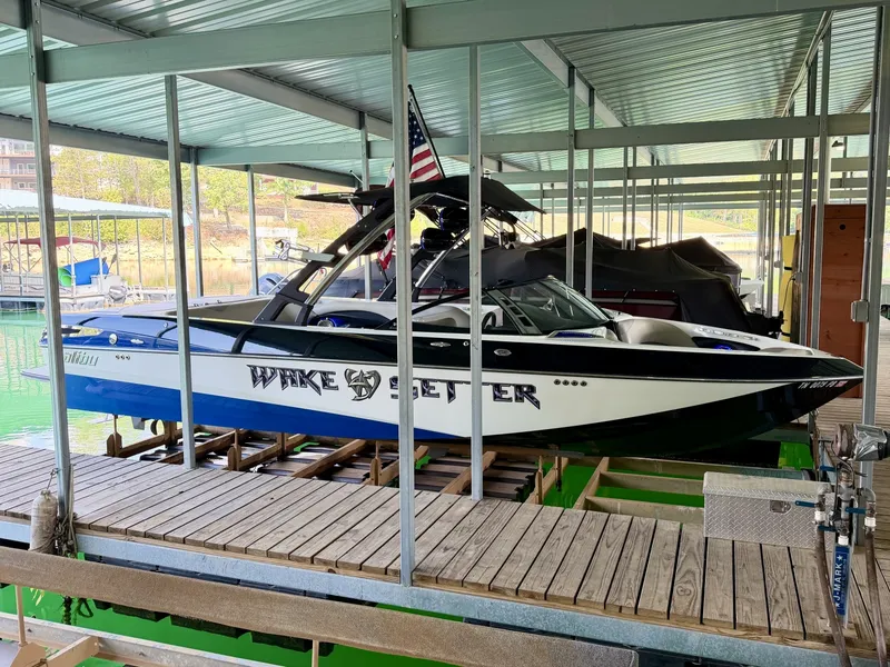 Slide: The Image of Malibu Wakesetter 247 LSV 2011 - 7824687