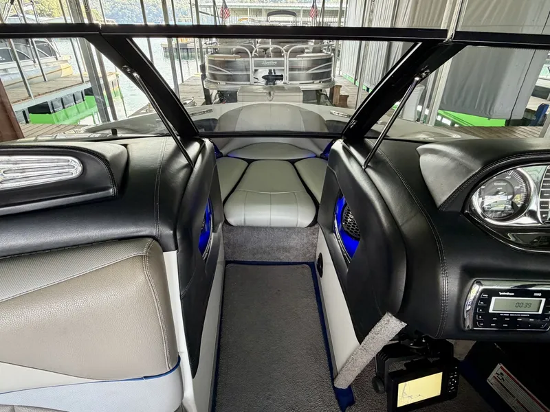 Slide: The Image of Malibu Wakesetter 247 LSV 2011 - 7824733