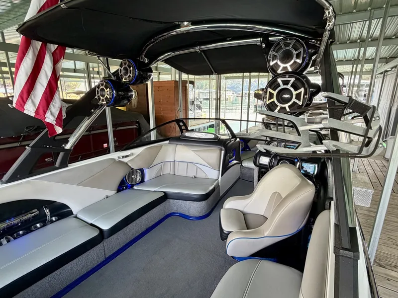 Slide: The Image of Malibu Wakesetter 247 LSV 2011 - 7824703