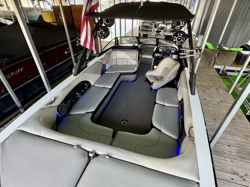 Slide: The Image of Malibu Wakesetter 247 LSV 2011 - 7824699