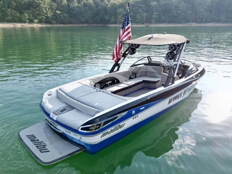 Slide: The Image of Malibu Wakesetter 247 LSV 2011 - 7824683
