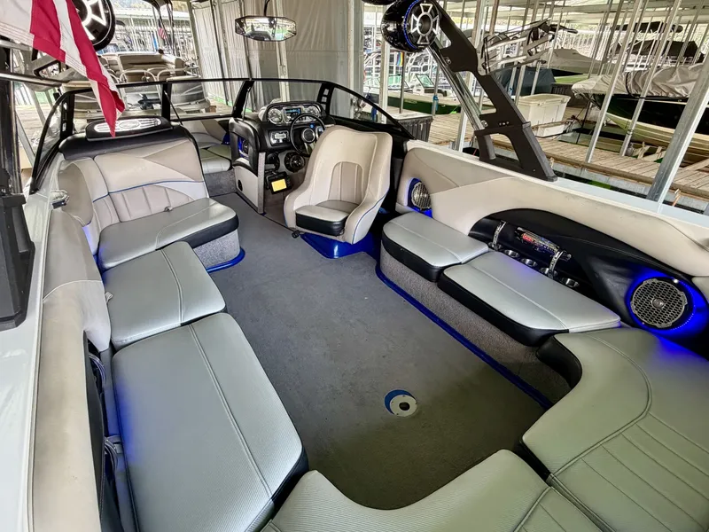 Slide: The Image of Malibu Wakesetter 247 LSV 2011 - 7824702