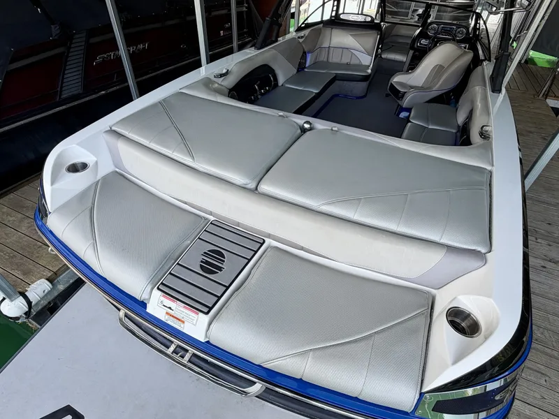 Slide: The Image of Malibu Wakesetter 247 LSV 2011 - 7824695