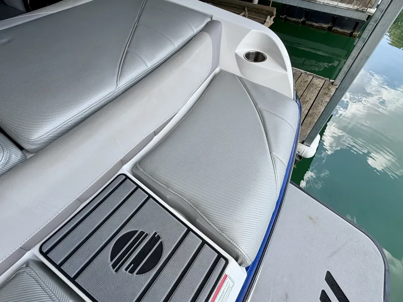 Slide: The Image of Malibu Wakesetter 247 LSV 2011 - 7824790
