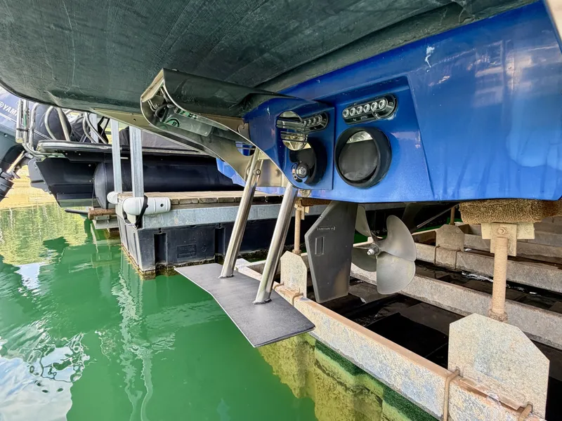 Slide: The Image of Malibu Wakesetter 247 LSV 2011 - 7824795
