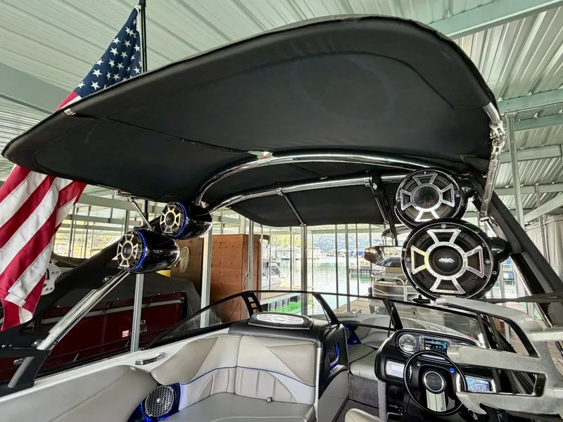 Slide: The Image of Malibu Wakesetter 247 LSV 2011 - 7824754