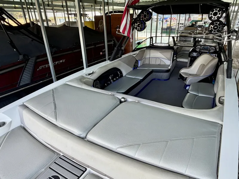 Slide: The Image of Malibu Wakesetter 247 LSV 2011 - 7824698